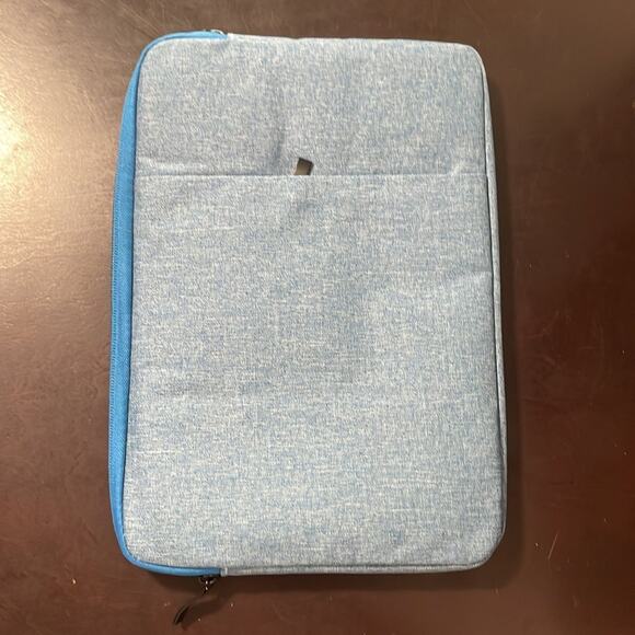 MacBook Air 11” shell and blue soft case - Picture 5 of 6